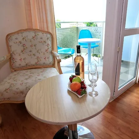 Room In Guest Room ゲストハウス *